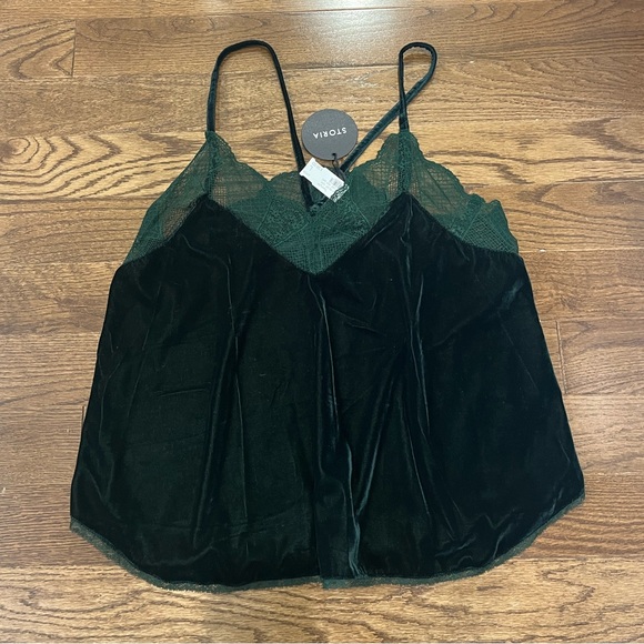 🚨NWT🚨Storia Green Velvet Lace Camisole - Picture 1 of 3